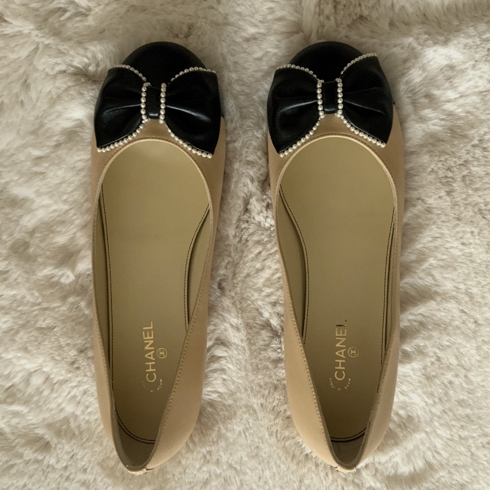 NIB CHANEL Bow Ballerina Flats Lambskin Beige/Black Pearl 38.5 RARE